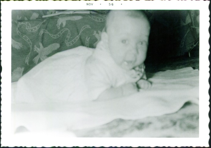 1952 EILEEN AT 4 MONTHS