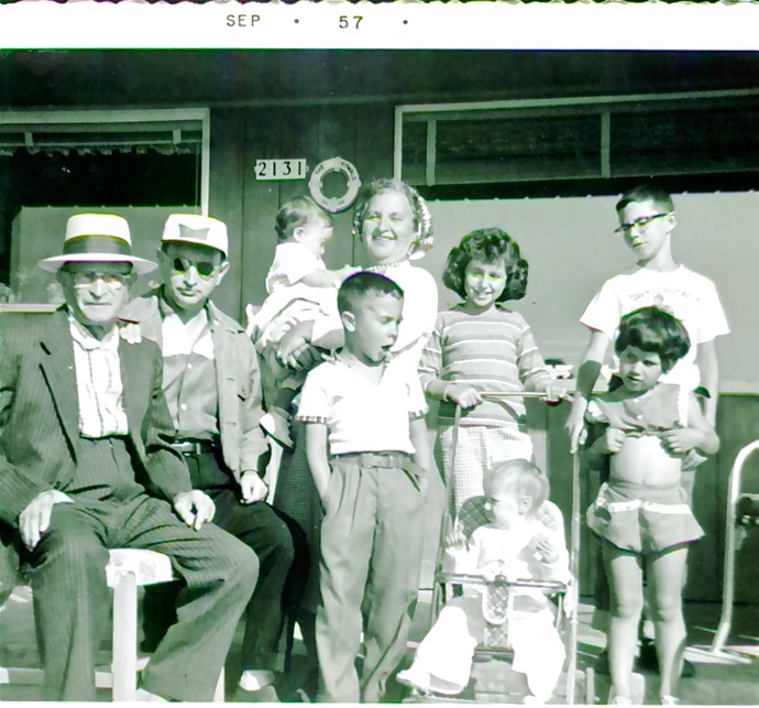 1957 KUNIS FAMILY IN SEASIDE