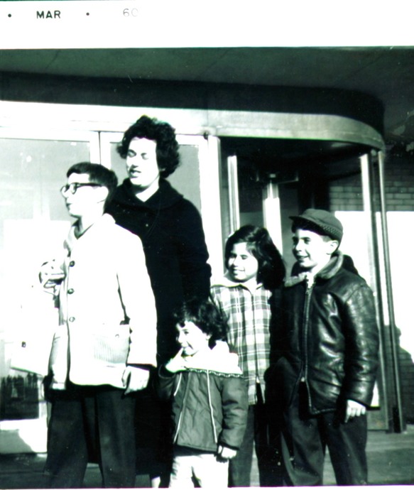 1959 THE KUNIS FAMILY  IN OERTLAND OREGON