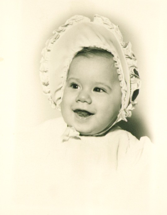 1953 EILEEN AT AGE 8 MONTHS