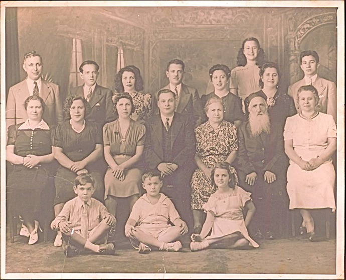 1939 ETTINGER FAMILY IN BROOKLYN