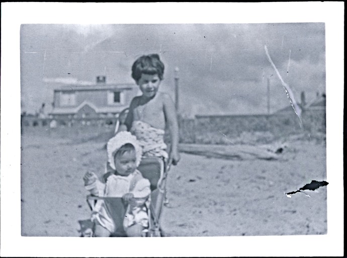 1957 DIANNE ,AGE 1, AND EILEEN,AGE 4 IN SEASIDE, OREGON