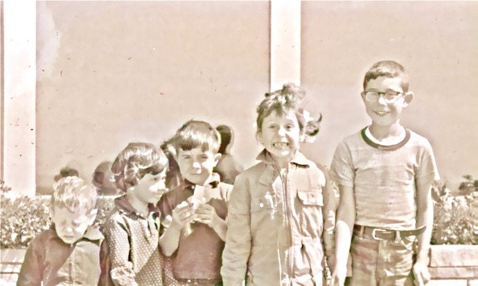 1954 RICHARD, CHERYL, DAVID, EILEEN, AND BOB KUNIS IN SEASIDE